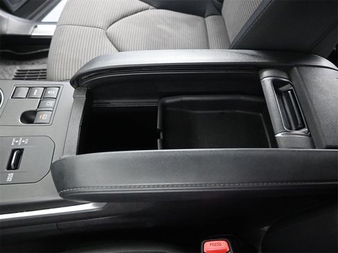 Used 2023 Toyota Highlander L image 33