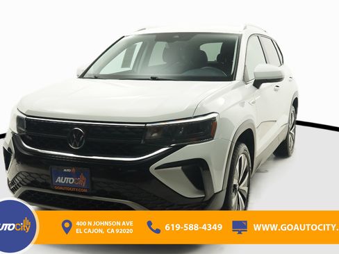 Used 2024 Volkswagen Taos SE FWD image 1