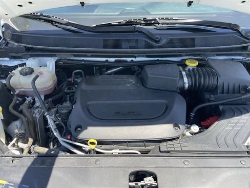 Used 2021 Chrysler Pacifica Touring-L w/ Uconnect Theater Family Group FWD image 30
