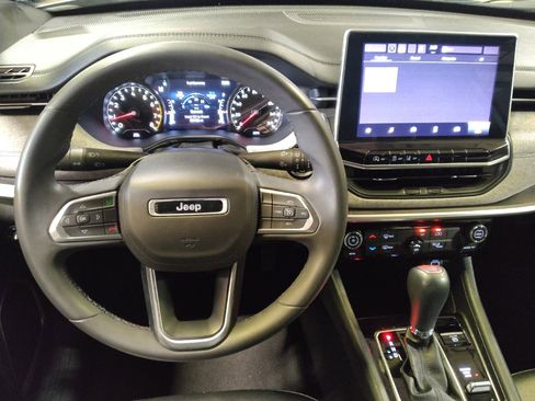Used 2024 Jeep Compass Latitude AWD/4WD image 22