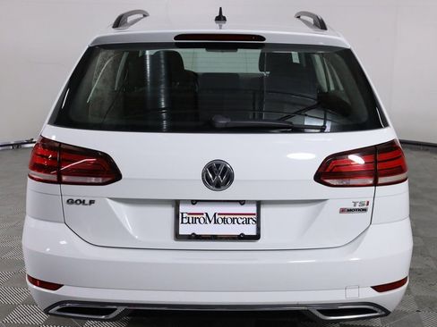 Used 2018 Volkswagen Golf S image 5