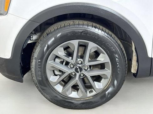 Used 2024 Kia Telluride LX FWD image 30