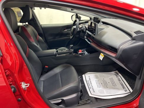 Used 2025 Toyota Prius Plug-In Hybrid FWD image 12