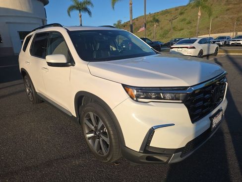 Used 2023 Honda Pilot Touring image 5