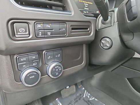 Used 2022 GMC Yukon XL SLT w/ SLT Premium Package AWD/4WD image 19