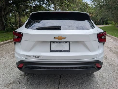 New 2026 Chevrolet Trax LS w/ LS Convenience Package FWD image 7