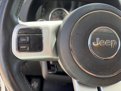 Used 2018 Jeep Grand Cherokee Limited AWD/4WD image 27