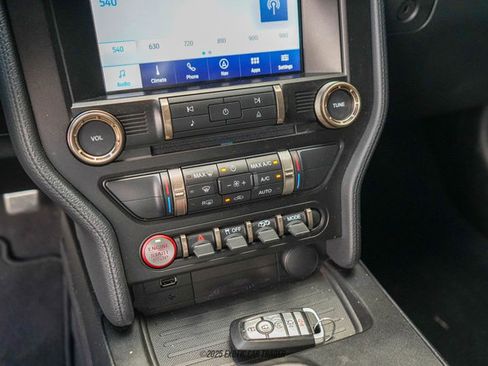 Used 2022 Ford Mustang Shelby GT500 w/ Technology Package image 59