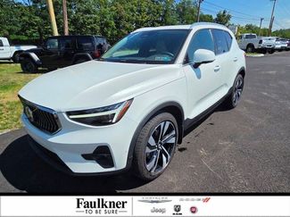 Used 2024 Volvo XC40 B5 Plus w/ Protection Package Premier AWD/4WD video 1