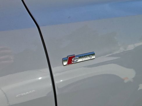 Used 2019 Audi Q8 Premium Plus w/ Premium Plus image 8