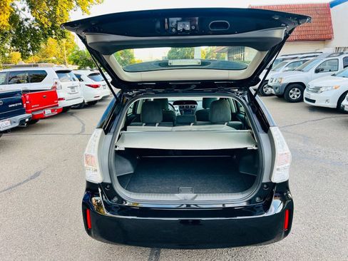 Used 2014 Toyota Prius V Three FWD image 9