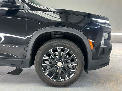 Used 2025 Chevrolet Traverse LT w/ Sun and Wheel Package FWD image 14