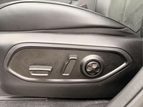 Used 2025 Jeep Grand Cherokee L Altitude RWD image 13