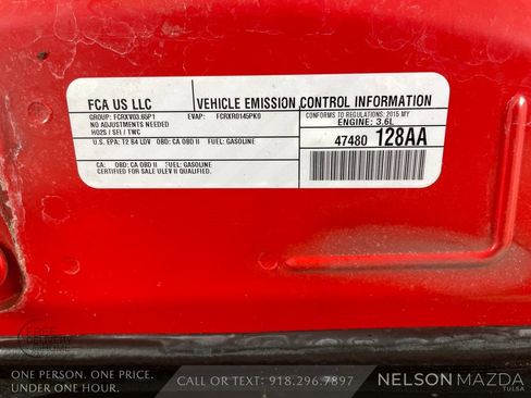 Used 2015 Dodge Challenger SXT image 37