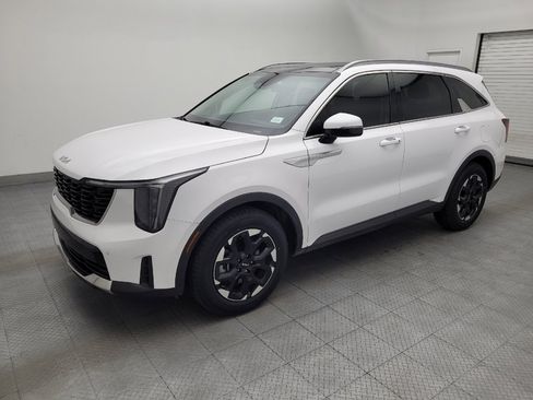 Used 2024 Kia Sorento S w/ Panoramic Sunroof Package FWD image 2