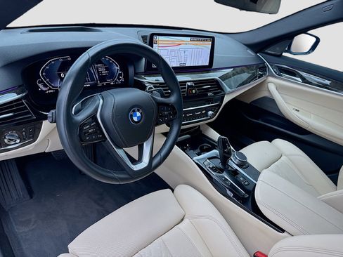 Used 2022 BMW 530e w/ Premium Package image 7