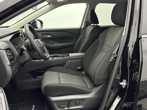 Used 2025 Nissan Rogue SV image 13