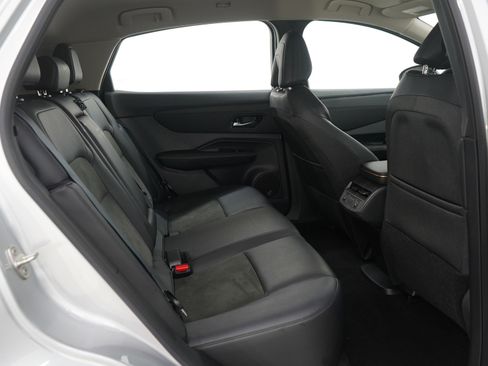 Used 2023 Nissan Ariya AWD image 12