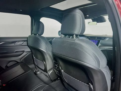Used 2025 Jeep Grand Cherokee Laredo X w/ Luxury Tech Group I RWD image 9