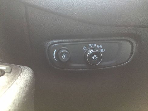 Used 2018 Chevrolet Equinox LT w/ Sun & Infotainment Package image 36