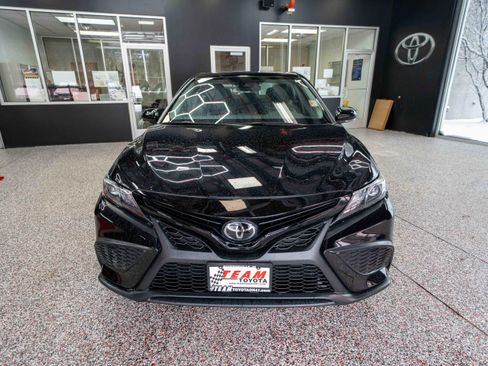 Used 2024 Toyota Camry SE image 6