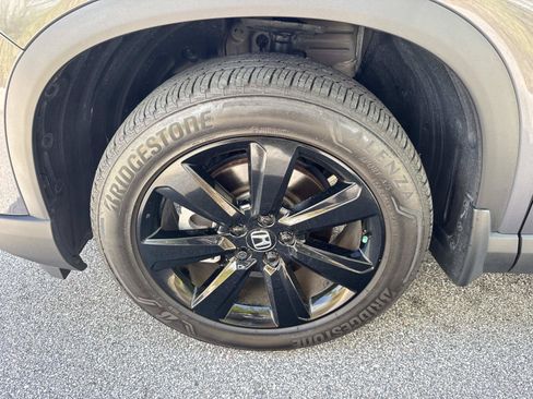 Used 2025 Honda Pilot Black Edition image 10