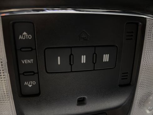 Used 2021 Jeep Grand Cherokee Limited AWD/4WD image 23