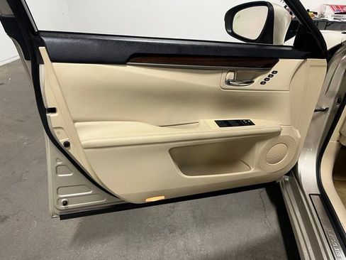 Used 2014 Lexus ES 350 w/ Luxury Package FWD image 25
