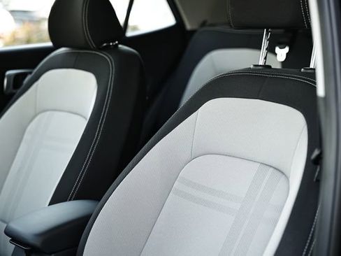 Used 2024 Hyundai Venue SEL image 21