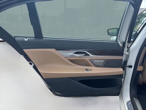 Used 2022 BMW 740i w/ Premium Package RWD image 15