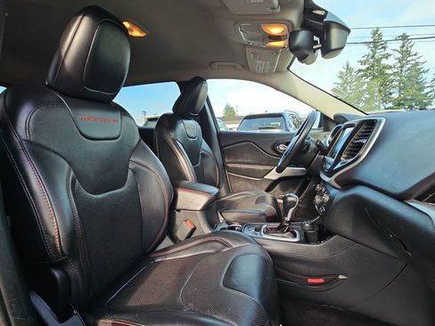 Used 2017 Jeep Cherokee Trailhawk image 29