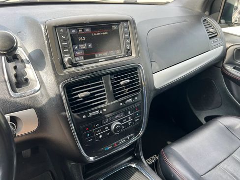 Used 2017 Dodge Grand Caravan GT FWD image 21