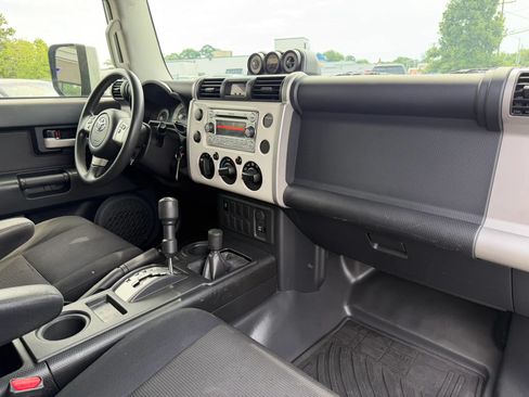 Used 2014 Toyota FJ Cruiser 4WD w/ Convenience Package image 24