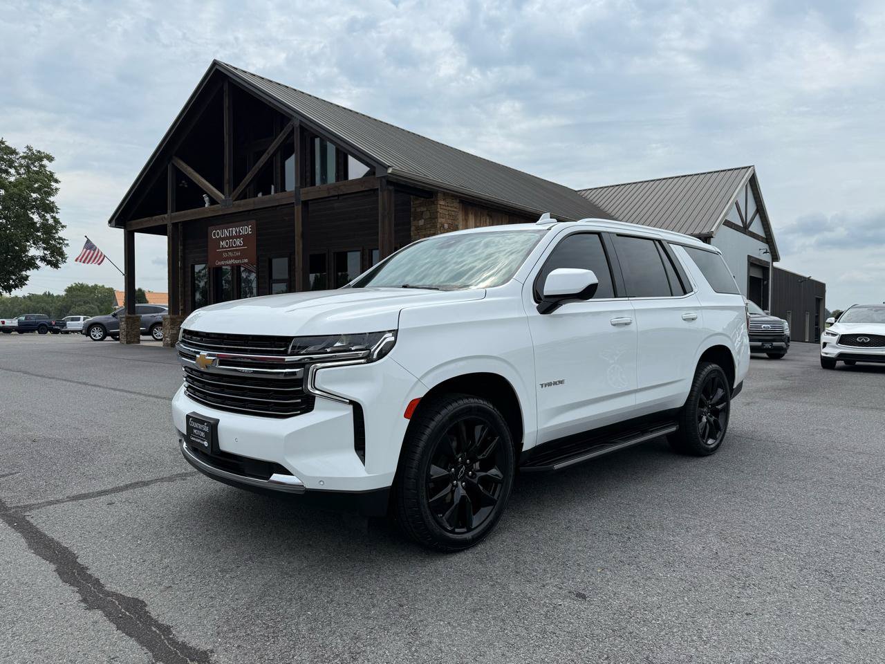 Used 2023 Chevrolet Tahoe LT RWD image 2