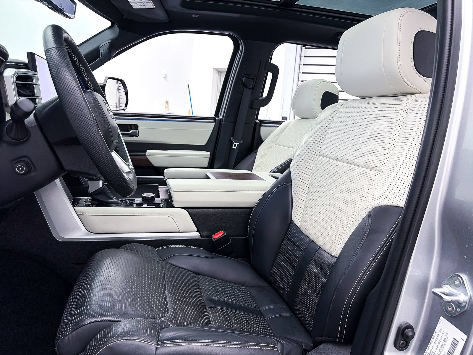 Used 2024 Toyota Tundra Capstone AWD/4WD image 21