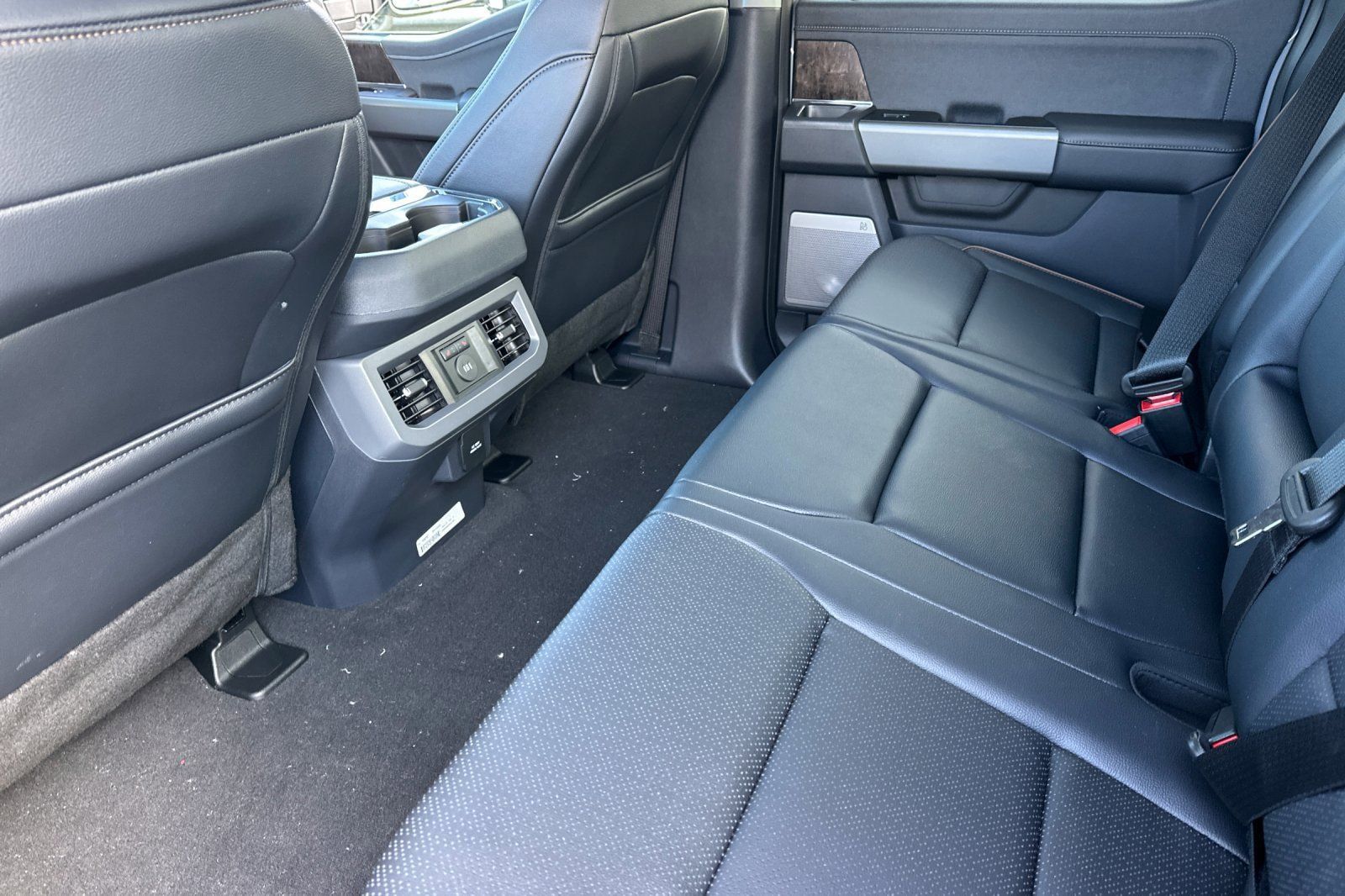 New 2026 Ford F250 Lariat w/ Black Appearance Package AWD/4WD image 11