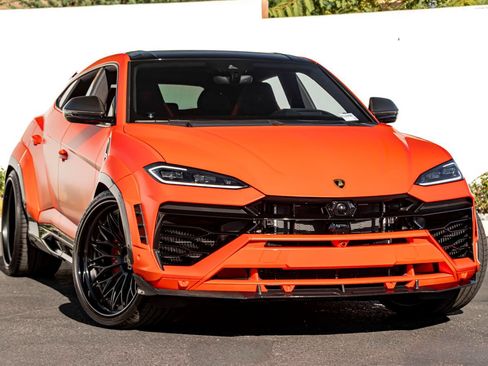 Used 2025 Lamborghini Urus SE AWD/4WD image 4