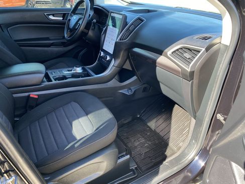 Used 2022 Ford Edge SE w/ Black Appearance Package image 4