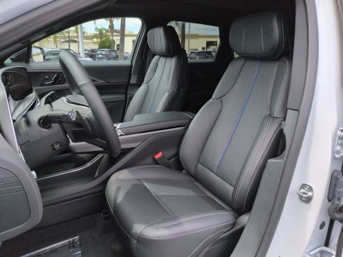 Used 2025 Cadillac Lyriq Luxury RWD image 16