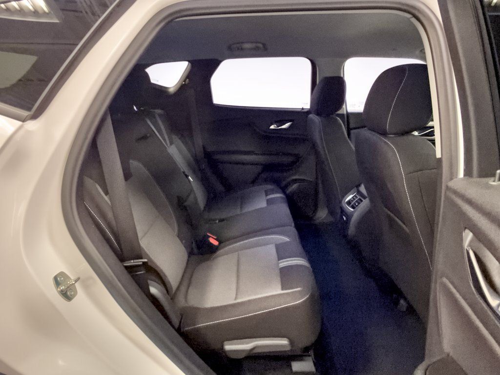 Used 2025 Chevrolet Blazer LT FWD image 29