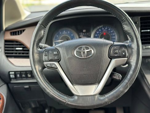 Used 2015 Toyota Sienna Limited image 9