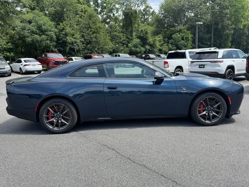 Used 2024 Dodge Charger Daytona Scat Pack w/ Plus Group AWD/4WD image 4