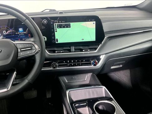 Used 2025 Chevrolet Equinox LT FWD image 6