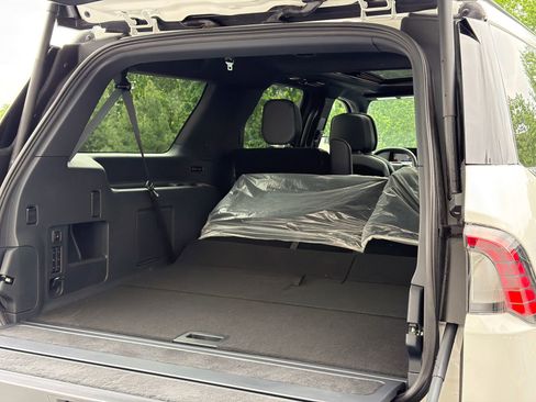 New 2026 Lincoln Navigator L Reserve AWD/4WD image 9