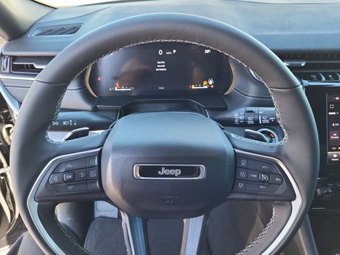 New 2025 Jeep Grand Cherokee Altitude image 10