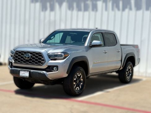 Used 2023 Toyota Tacoma TRD Off-Road w/ Technology Package AWD/4WD image 3