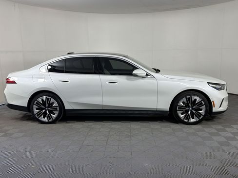 Used 2024 BMW i5 eDrive40i w/ Executive Package RWD image 8