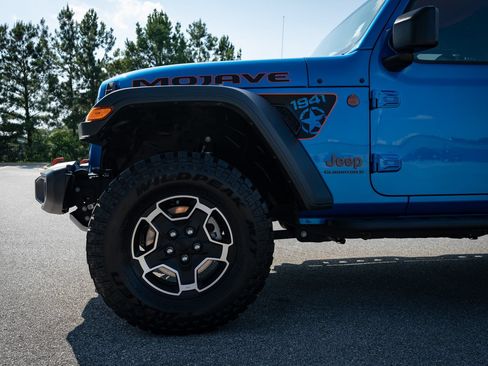 Used 2023 Jeep Gladiator Mojave AWD/4WD image 4