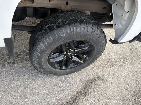 Used 2022 Chevrolet Silverado 1500 Custom Trail Boss w/ LPO, Dark Essentials Package image 13