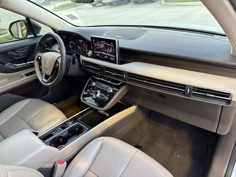 Used 2020 Lincoln Corsair Reserve w/ Equipment Group 201A image 12